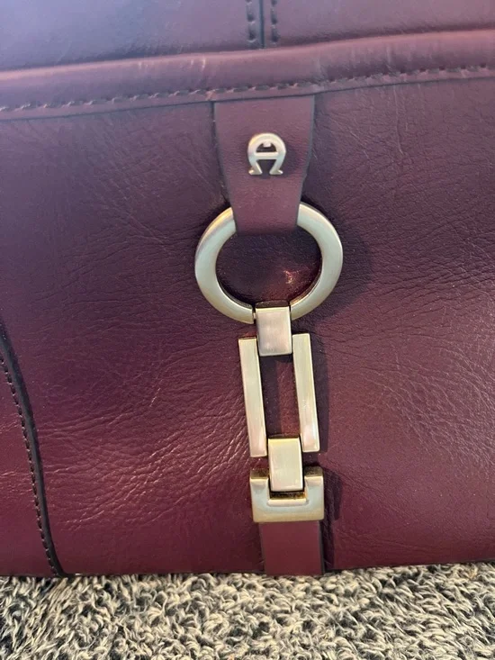 Etienne Aigner Beautiful maroon/ burgundy bag. Exc - Picture 4 of 9